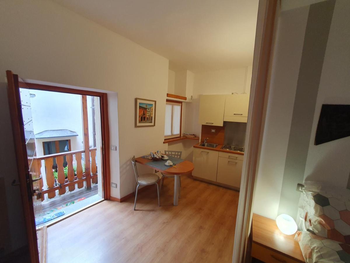 Appartamenti Vacanze E Camere Roccetta Fiorita Петенаско Стая снимка