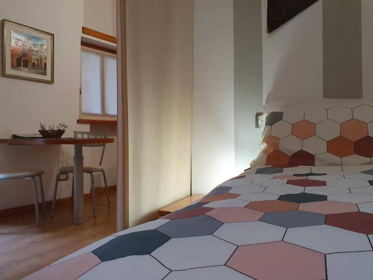 Appartamenti Vacanze E Camere Roccetta Fiorita Петенаско Стая снимка