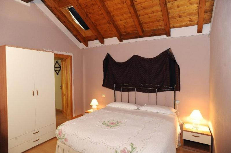 Appartamenti Vacanze E Camere Roccetta Fiorita Петенаско Екстериор снимка