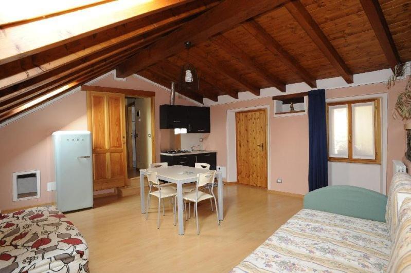 Appartamenti Vacanze E Camere Roccetta Fiorita Петенаско Екстериор снимка